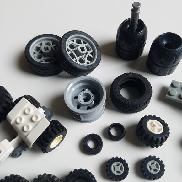 Lego Miscellaneous Tires - Picture 3 of 14